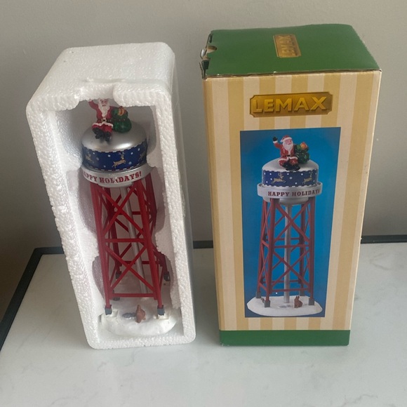 Lemax 2018 Christmas Village Santa Happy Holidays Tower 83353 - Picture 1 of 10